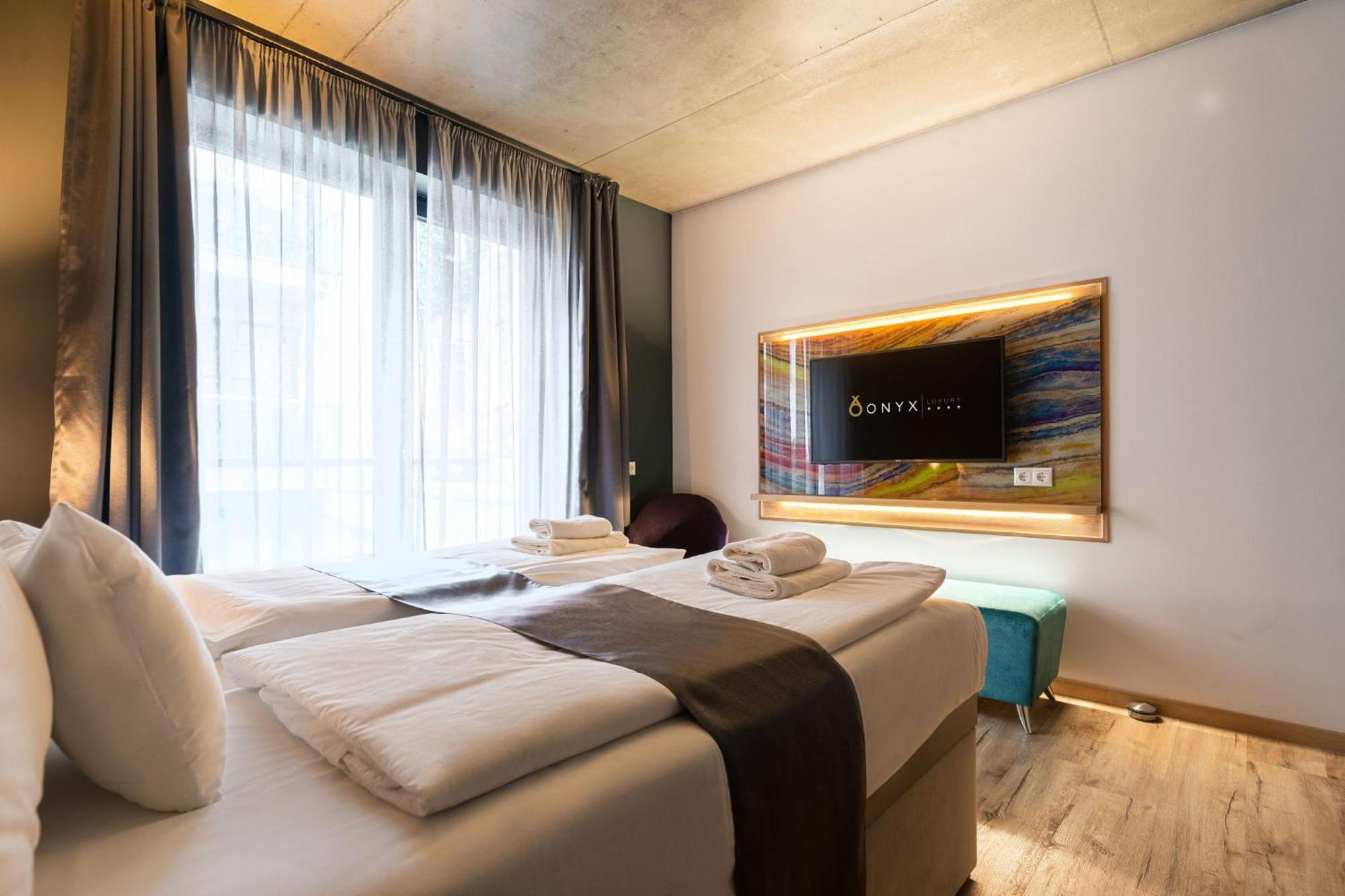 Onyx Luxury Budapest Ngoại thất bức ảnh